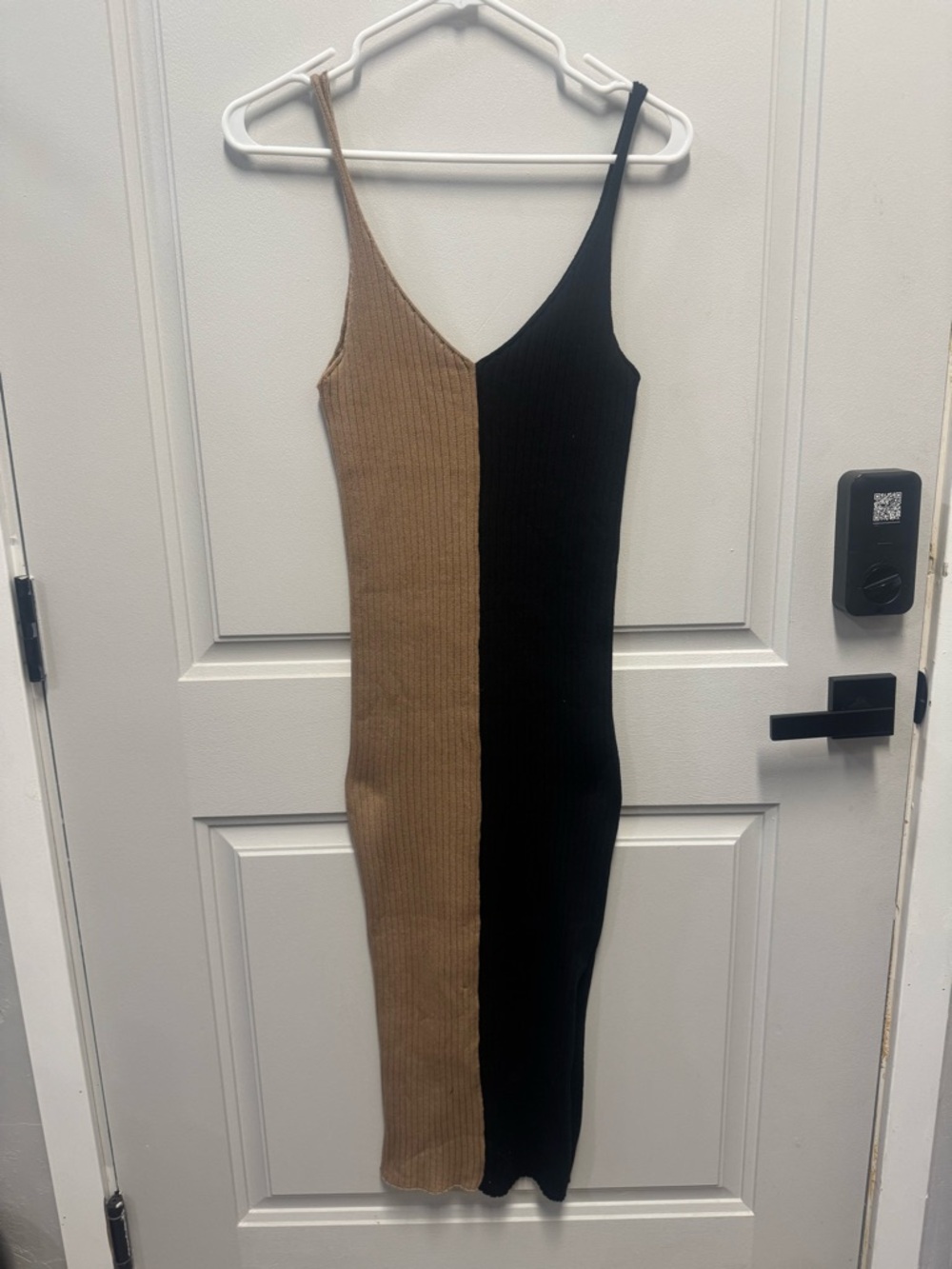 Sleeveless Colorblock Ribbed Midi Dress in Black and Tan